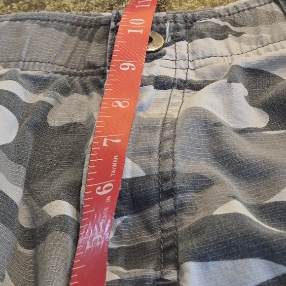 Lee Extreme Motion Men's 30W Gray Graphite Camouflage Cargo Shorts 8 pockets - Picture 6 of 16